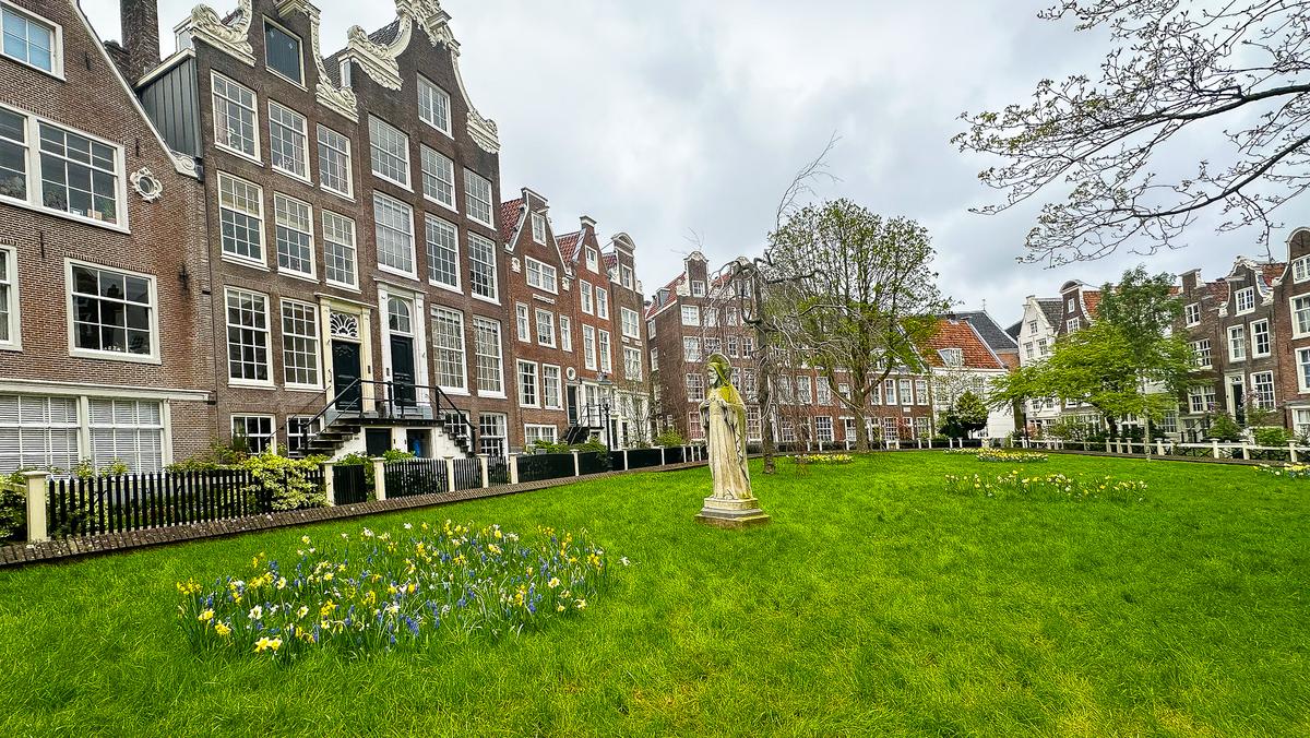 Panoramic view of the Begijnhof in Amsterdam, Netherlands