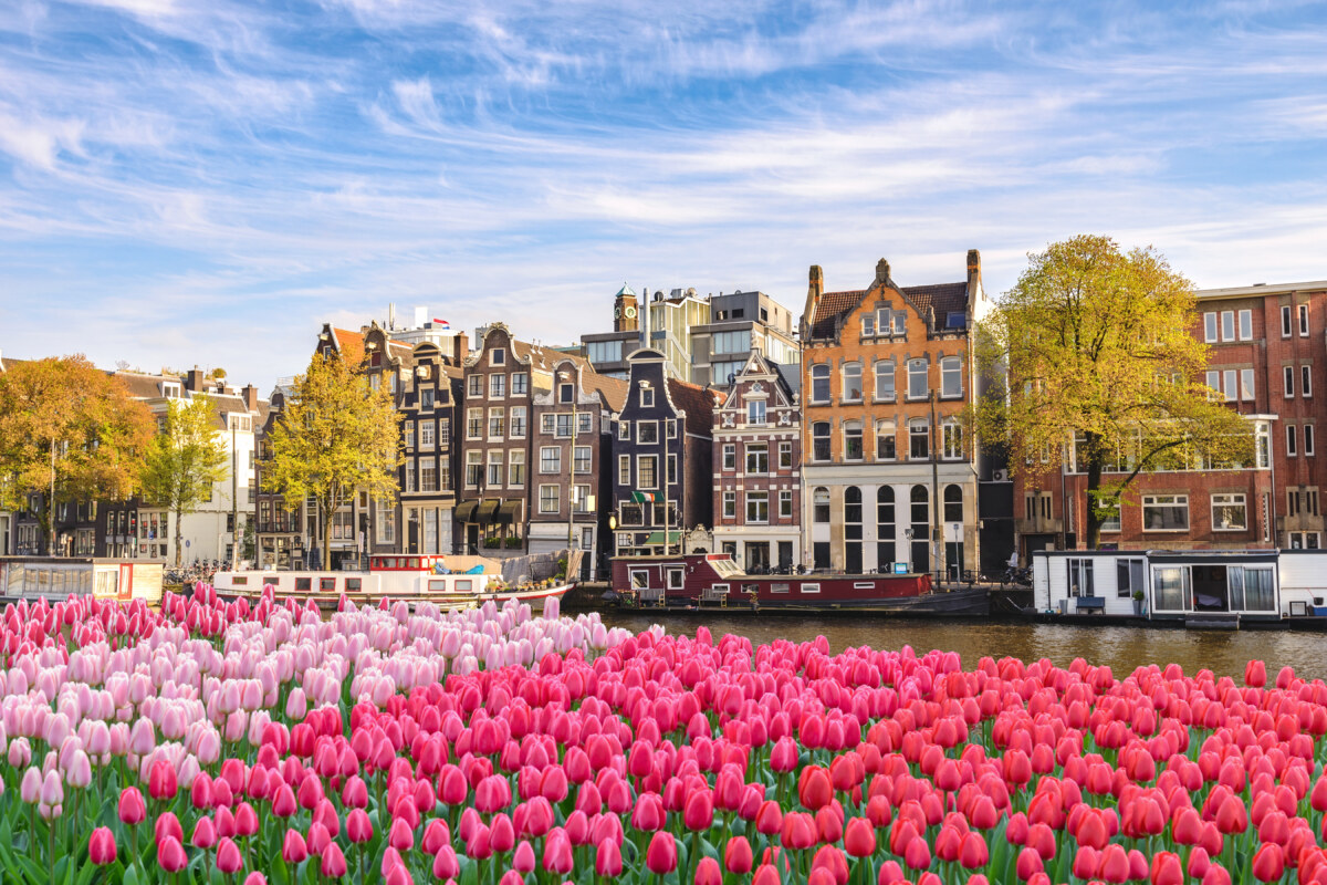 9 Sneaky Amsterdam Tourist Traps: Don’t Fall for These!