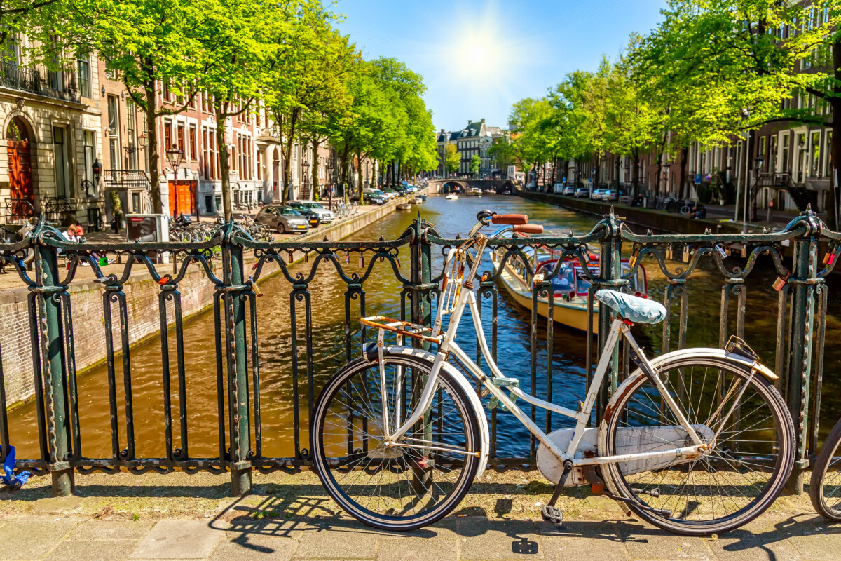 5 Essential Amsterdam Bike Rental Tips & Scenic Routes: Unlock the City Like a Local