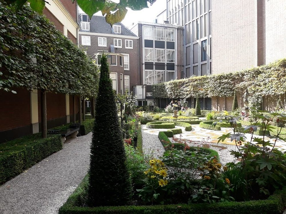 the hidden courtyard of Van Brienenhofje in Amsterdam  